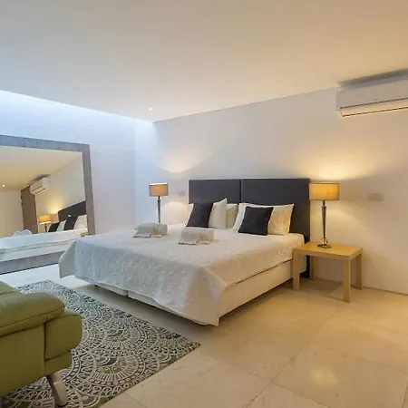 Villa Sleeps 8 Pool Air Con T480141 *
