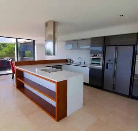 Sleeps 8 Pool Air Con T480141