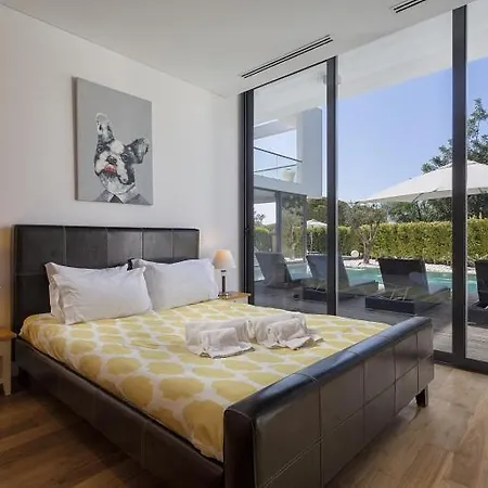 Villa Sleeps 8 Pool Air Con T480141 *