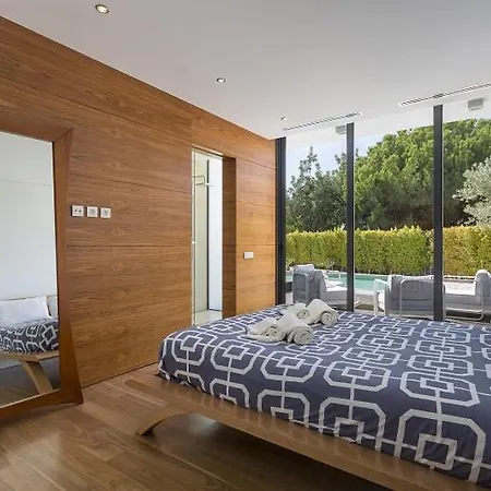 Sleeps 8 Pool Air Con T480141 *