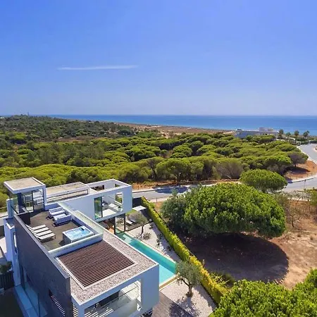 Villa Sleeps 8 Pool Air Con T480141 *